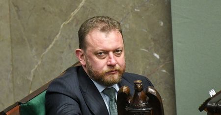 Łukasz Szumowski: Slalom przez ciemny las