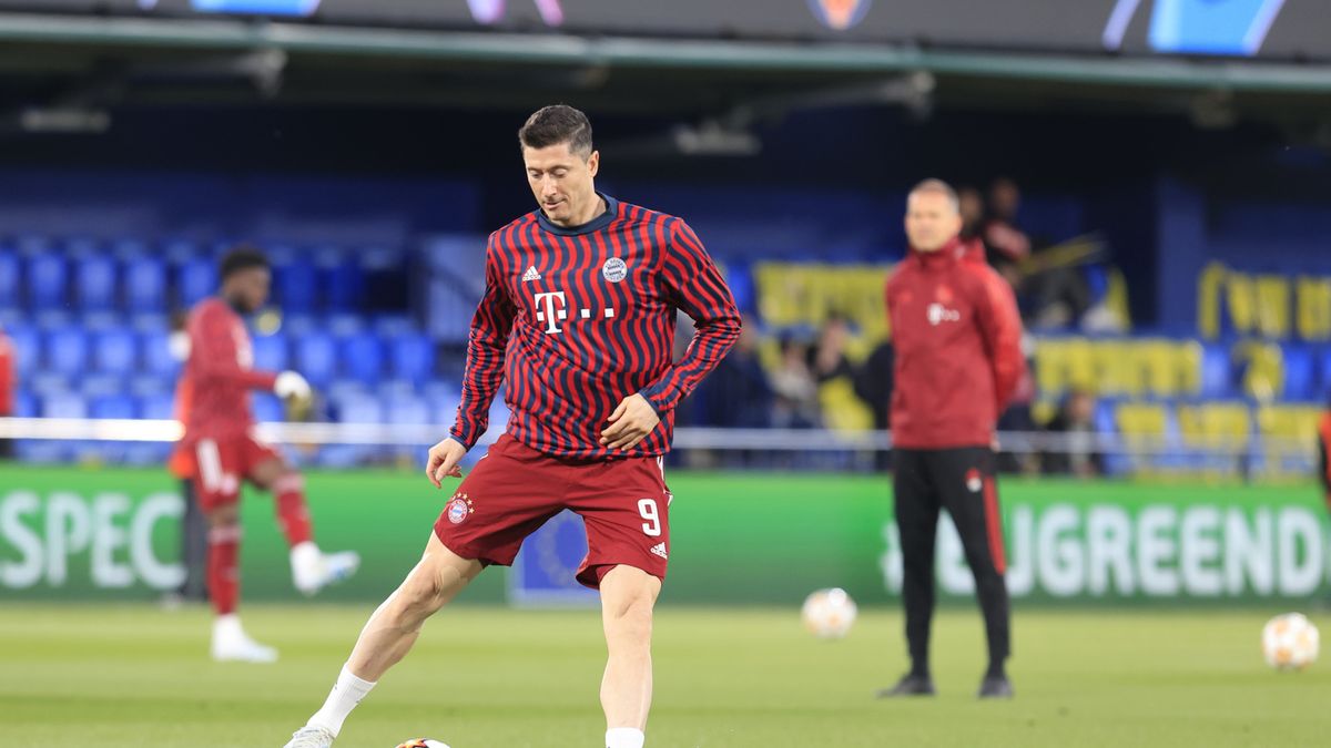 PAP/EPA / DOMENECH CASTELLO  / Na zdjęciu: Robert Lewandowski