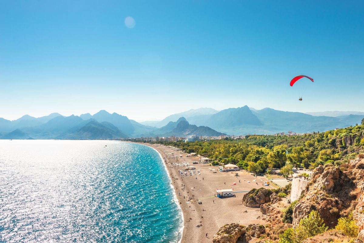 Panorama popularnego turystycznie miasta Antalya 