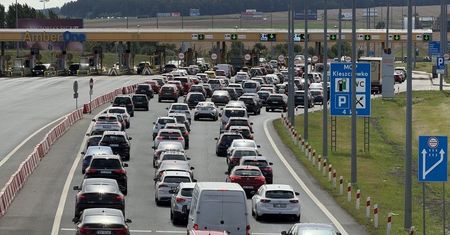 Gdańsk: Niedzielne korki na dojeździe do autostrady A1. Zator spowodowany ewidentnie dużym ruchem