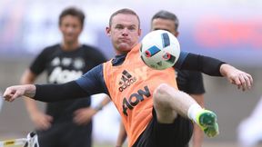Miał przekrwione oczy, ciągle pił, mówił niewyraźnie. Rooney wprosił się na wesele