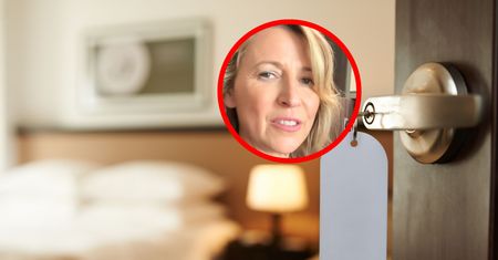 Często podróżujesz i nocujesz w hotelu? Musisz znać ten trik z butem