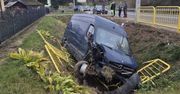 Czekarzewice Pierwsze: Niebezpieczny poślizg – bus zakończył jazdę w rowie