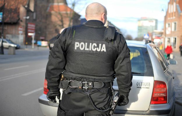 Fałszywy policjant chciał wyłudzić 100 tys. zł. Wpadł w zasadzkę warszawskiej policji