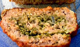 Pieczeń ze szpinakowym pesto i serem. Szybko znika z talerza 