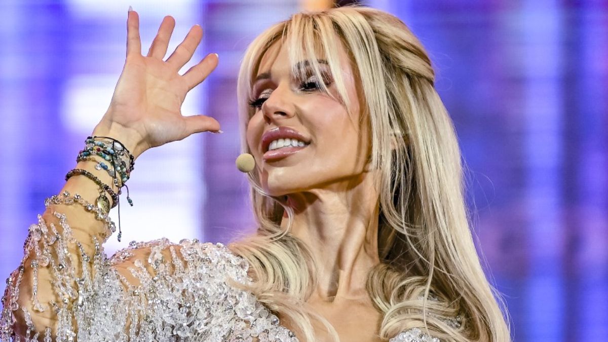 Doda wystąpiła na okładce w odważnej kreacji 