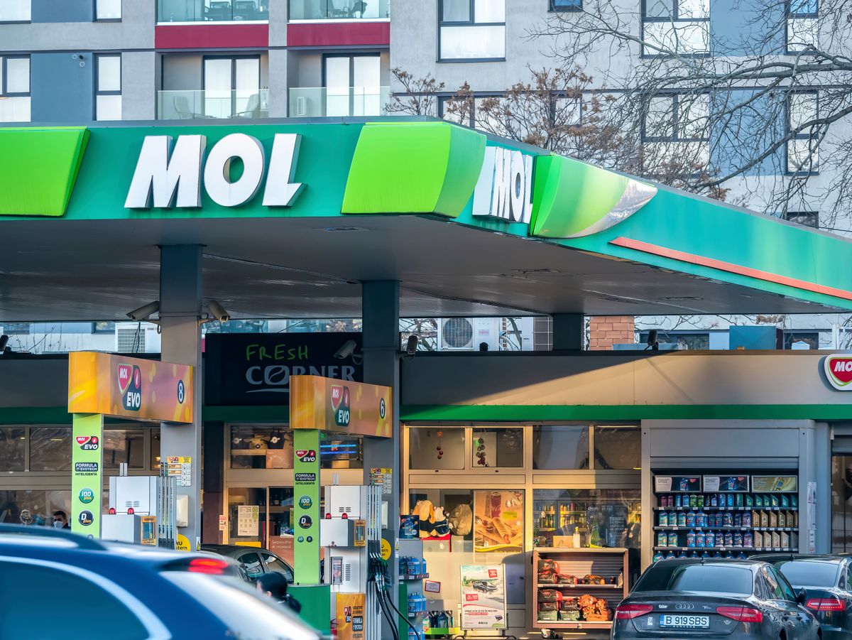 Na dotychczasowych stacjach Lotosu pojawią się szyldy węgierskiej marki MOL