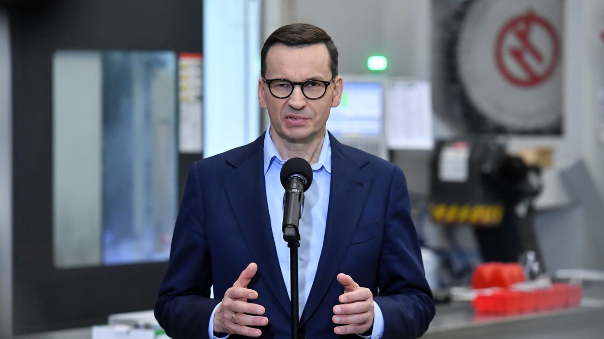 Pruszków, 25.05.2022. Premier Mateusz Morawiecki podczas wizyty w siedzibu firmy Siltec w Pruszkowie, 25 bm. (jm) PAP/Piotr Nowak