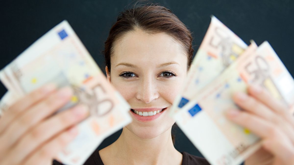 Woman holding 50 Euro banknotesImage Sourceholding, one mid adult woman, one person, money, banknote, euro currency, fifty euros, indoors, smiling, looking at camera, brunette, focus on background, front view, head and shoulders, portrait, finance, wealth, happiness, medium group of objects, 30 to 34 years, caucasian, female, woman, mid adult woman, horizontal, color, photography, cape town, south africa