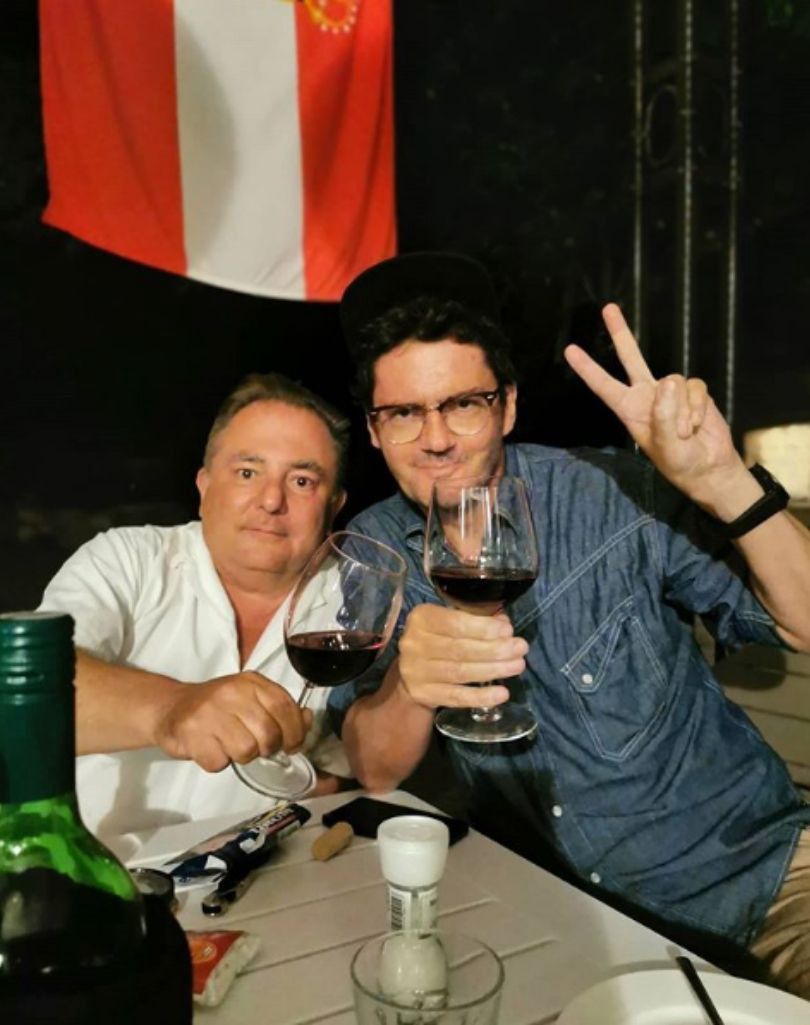 Kuba Wojewódzki i Robert Makłowicz raczą się chorwackim winem