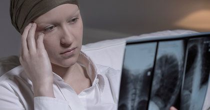 Polisy nowotworowe coraz bardziej popularne w Polsce. Szerszy zakres ubezpieczenia niż NFZ