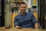 ''The Great Indoors'': Joel McHale zostaje w telewizji