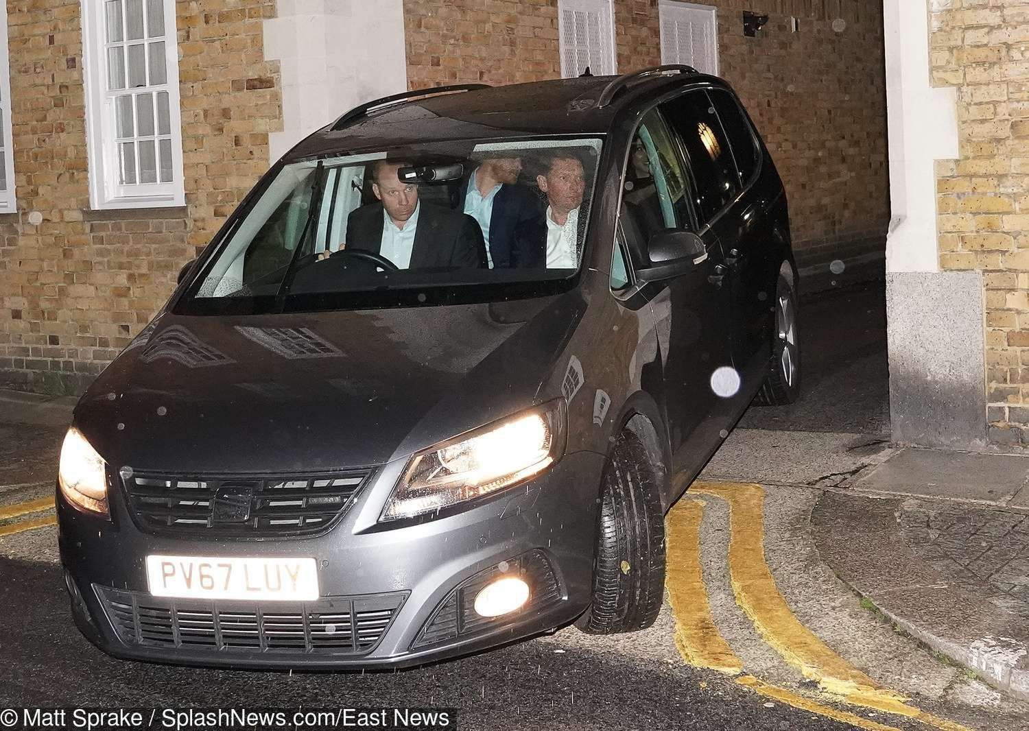 Książę Harry i Meghan Markle wymknęli się na randkę pod osłoną nocy