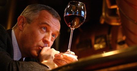 Marek Kondrat łamie prawo? Sprzedaje alkohol przez internet