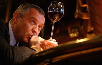 Marek Kondrat łamie prawo? Sprzedaje alkohol przez internet