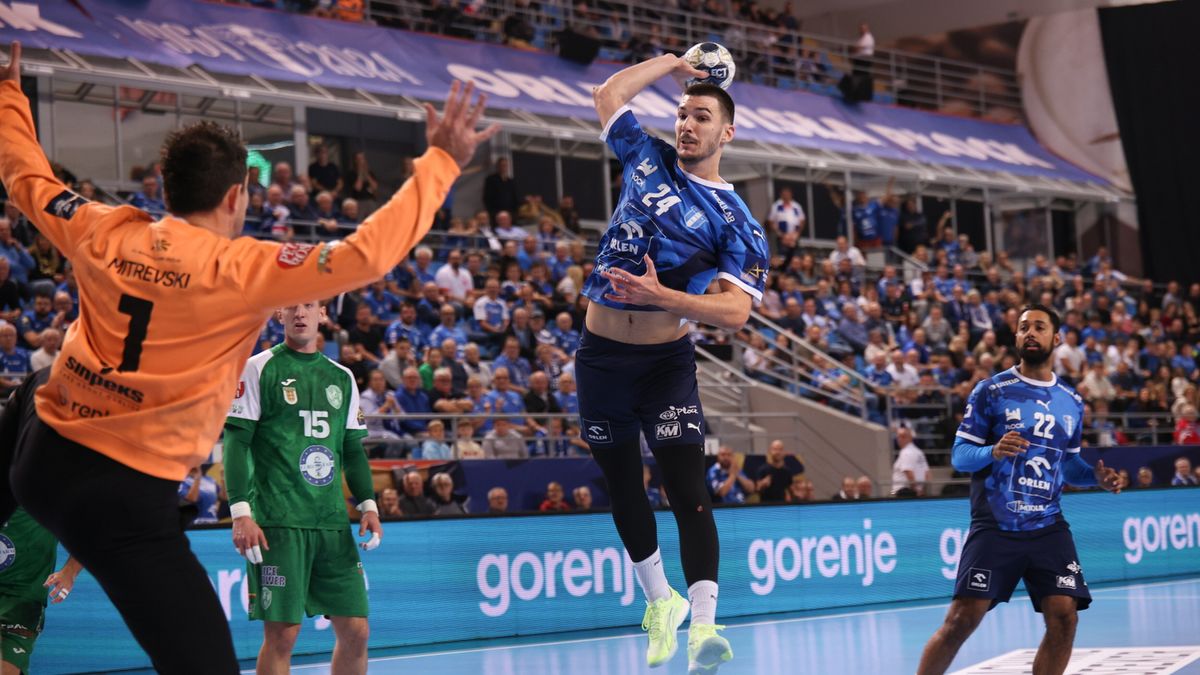 PAP / Szymon Łabiński / Na zdjęciu: szczypiorniści Orlen Wisły Płock (z prawej)