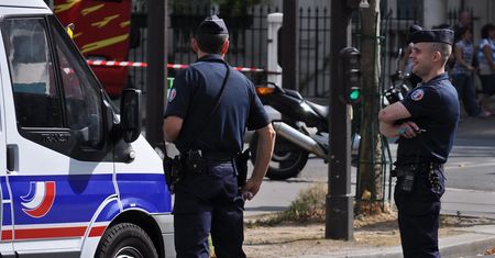 Godzina policyjna we Francji. Miasta podejmują stanowcze kroki