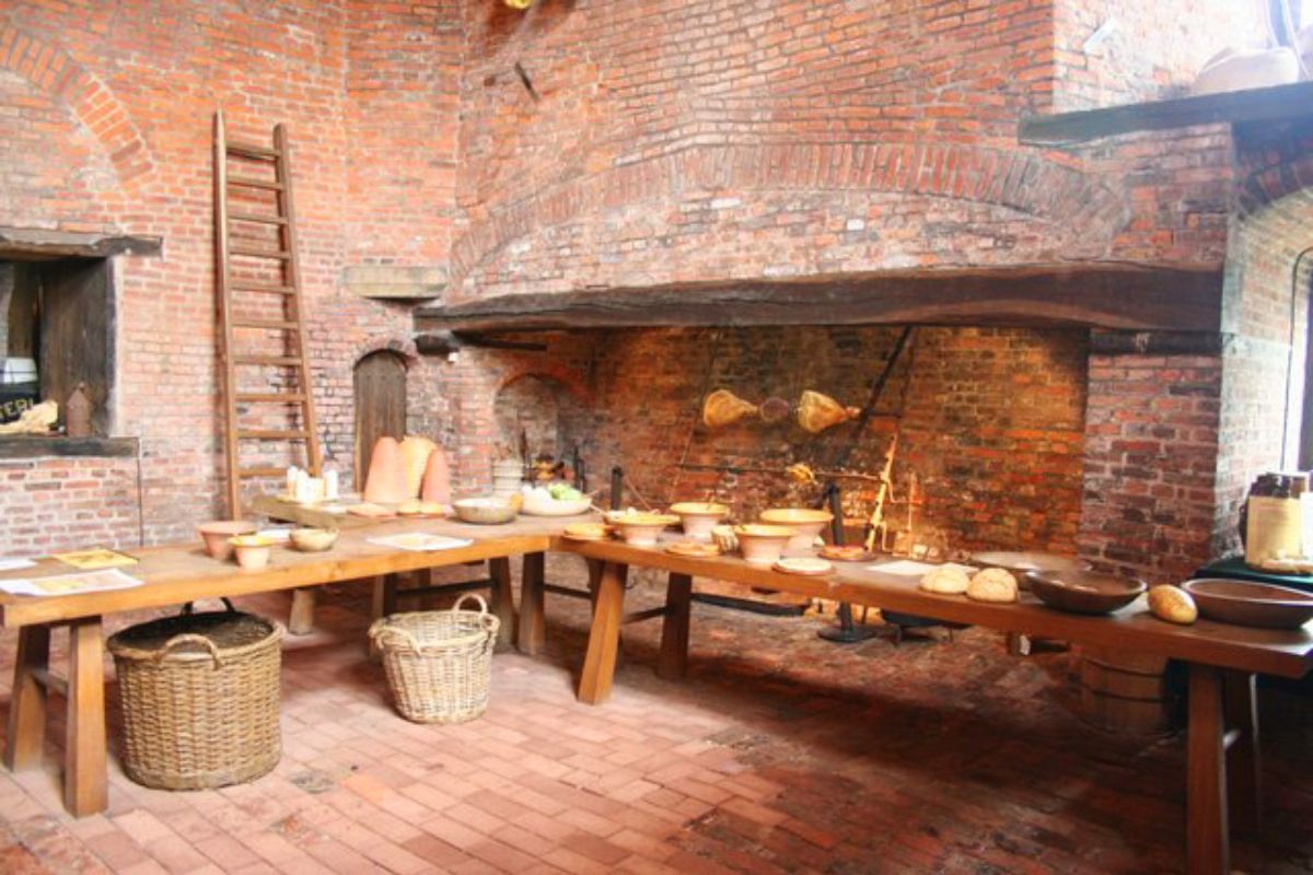 Wnętrze średniowiecznej kuchni zamkowej