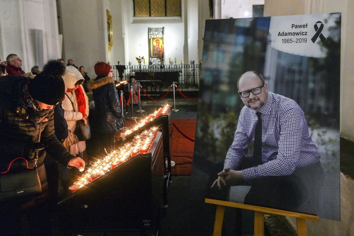 Paweł Adamowicz zmarł 14 stycznia 2019 roku. Na pogrzebie żegnały go tysiące mieszkańców