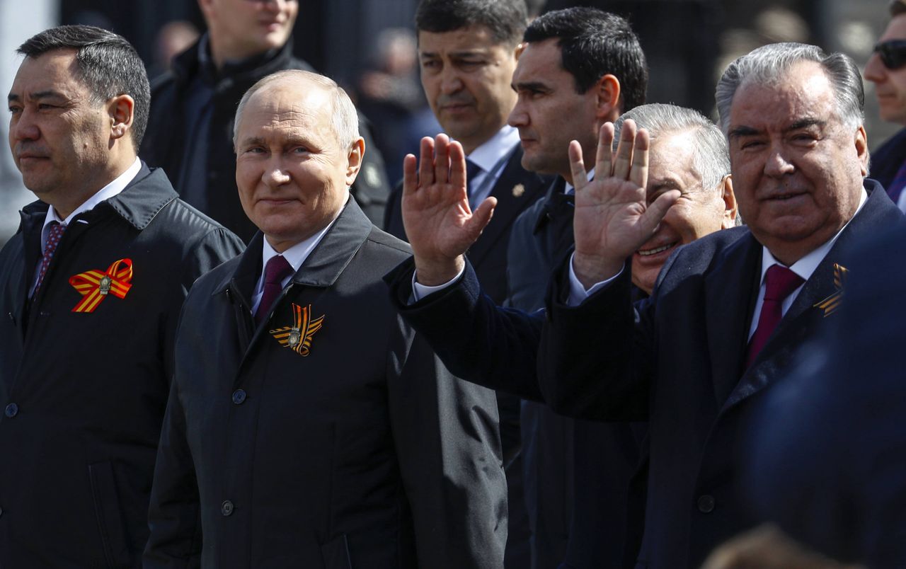 Leaders close to Russia appear at the holiday celebrations.