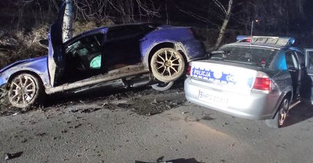 Pościg za audi. 24-latek rozbił radiowóz. Padły strzały