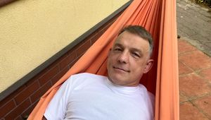 W 1996 roku pokochała go cała Polska. Tak dziś żyje