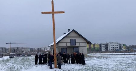 Nie ma ani parafii, ani kościoła. Ale ksiądz po kolędzie już chodzi