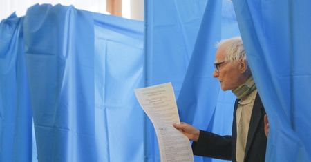 Wybory na Ukrainie. Dżemilew: aneksja Krymu to zjawisko tymczasowe