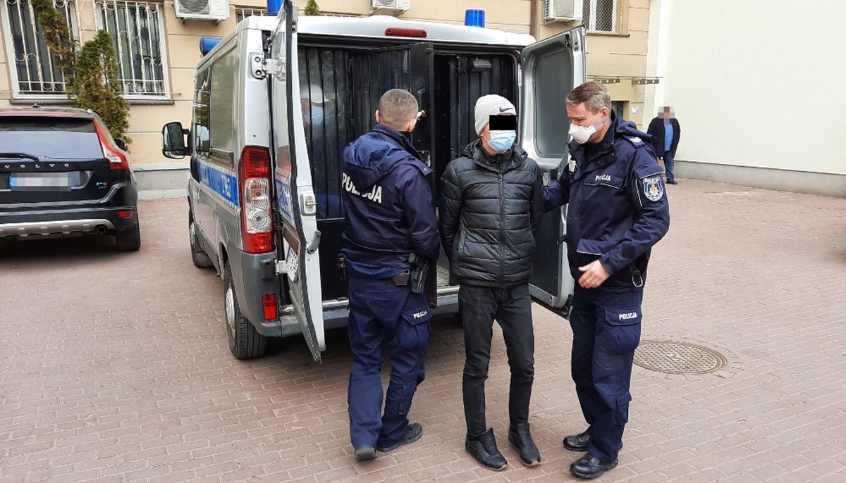 Warszawa. Policja zatrzymała podejrzanego pracownika punktu prasowego