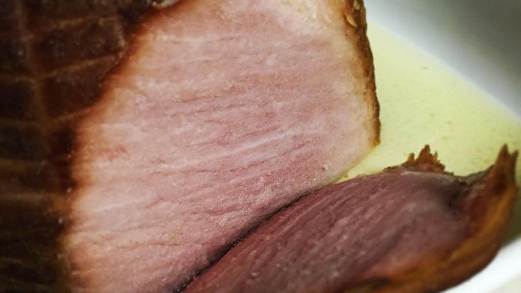 Cała peklowana szynka wieprzowa bez kości i tłuszczu z dodatkiem naturalnego soku, na zimno