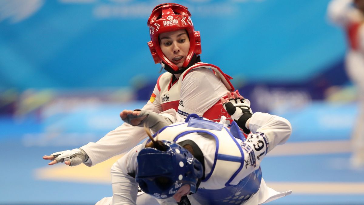 Zdjęcie okładkowe artykułu: PAP / Grzegorz Momot / Na zdjęciu: Hiszpanka Alma Maria Perez Parrado (czerwona) i Dominika Hronova z Czech (niebieska) w półfinałowej walce w taekwondo