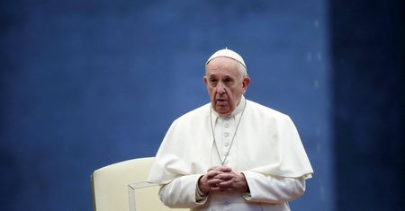 Papież zwrócił się do biskupów. "Nie mogą puszyć się jak pawie"