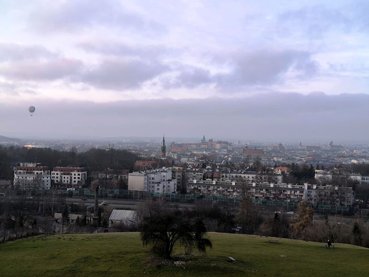 Dziedziniec zamkowy / arkady Wawelu nocą