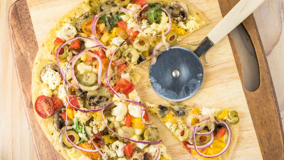 Pizza na spodzie z kalafiora