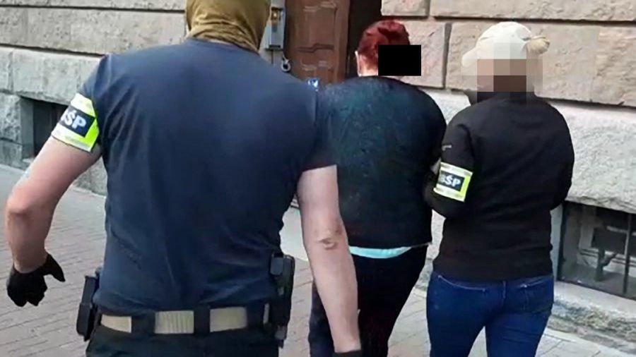 CBŚP rozbiło grupę sutenerską. Wśród zatrzymanych babcia, córki i wnuczęta