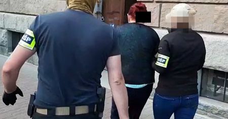 CBŚP rozbiło grupę sutenerską. Wśród zatrzymanych babcia, córki i wnuczęta