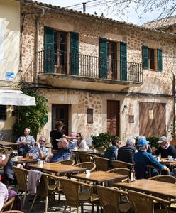 Najpierw przeganiali turystów. Teraz chcą, żeby wrócili
