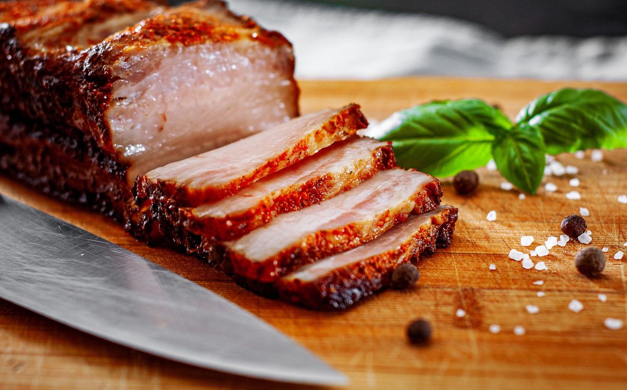 Ten jeden trik zapewni ci soczysty, miękki i jednocześnie chrupiący boczek - a pomija to prawie każdy