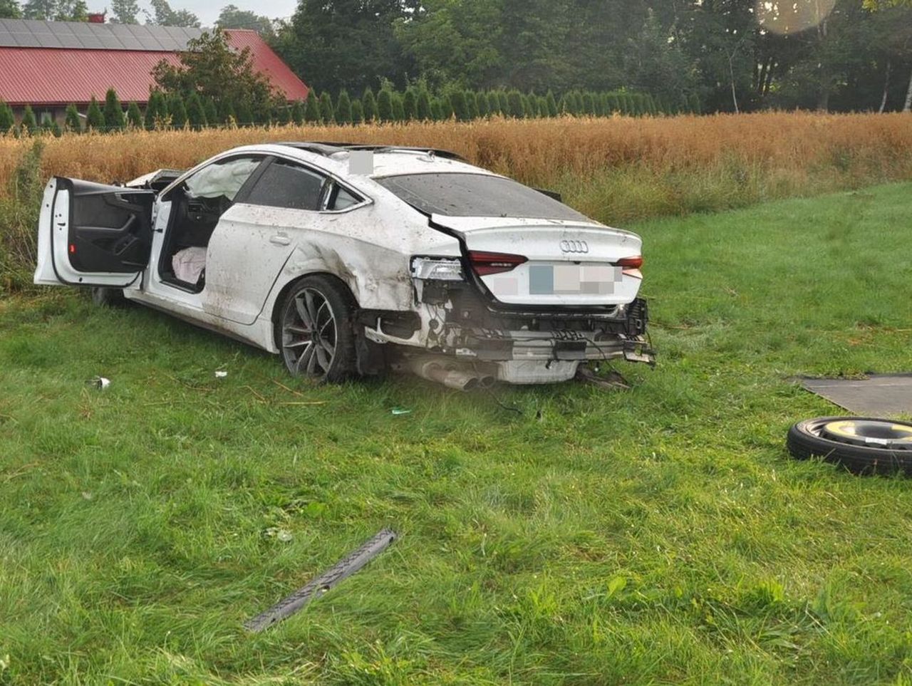 Biszcza: Pijany 19-latek podczas wyprzedzania zahaczył o inne auto