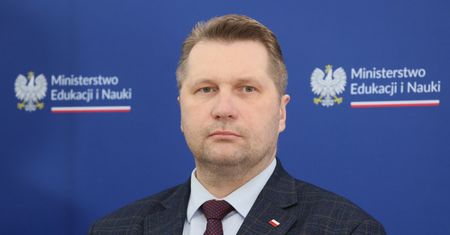 Urodziny w operze. Asystent Czarnka zmienia zdanie