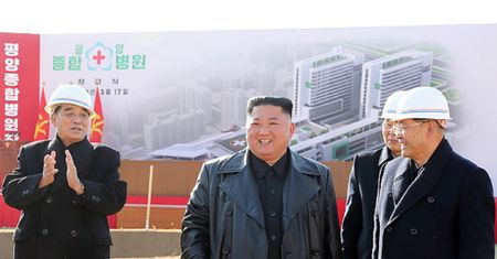 W Korei Północnej zakazano tych płaszczy. Kim Dzong Un wściekły