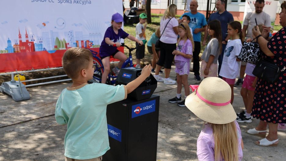 Piknik rodzinny na terenie ciepłowni &#34;Pólnoc&#34; w Radomiu.