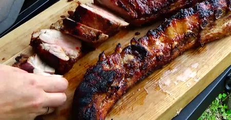 Miłośnicy grillowania będą zachwyceni. Sprawdzony przepis na żeberka