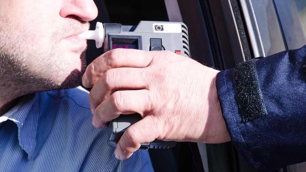 Zdjęcie kontroli trzeźwości (fot. Monika Gruszewicz / Shutterstock.com)