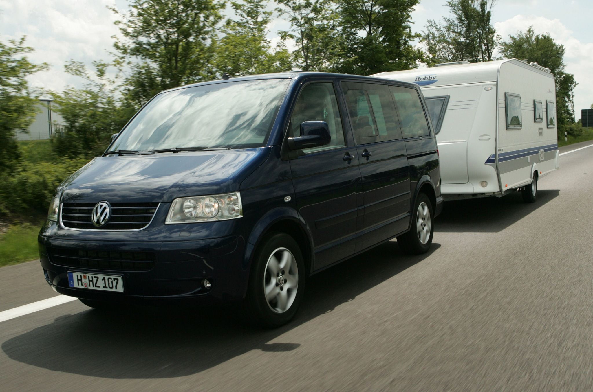 Volkswagen T5 znakomicie sprawdza się w roli holownika przyczep.