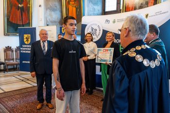 Gdańsk: Najlepsi uczniowie rzemiosła pasowani na czeladników