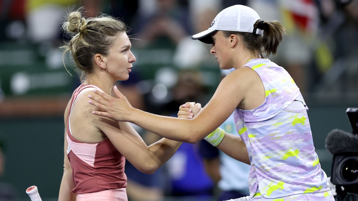 Getty Images / Matthew Stockman / Staff / Na zdjęciu: Simona Halep i Iga Świątek