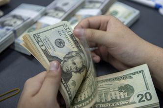 Bank Japonii zaskoczył, dolar się wybronił. Ekspert wyjaśnia, co na rynkach