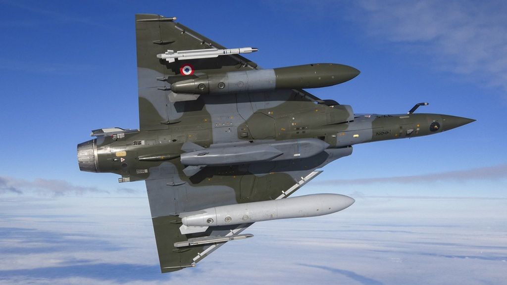 Mirage 2000D z pociskiem manewrującym SCALP-EG