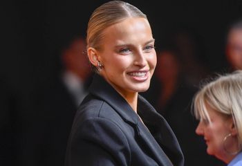 Nosi znienawidzone buty. To model, który króluje w szafach gwiazd